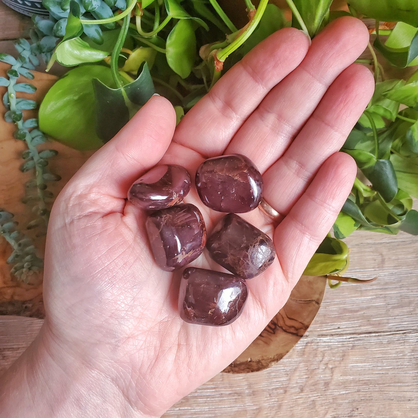 Garnet Tumbled Stones (AAA)