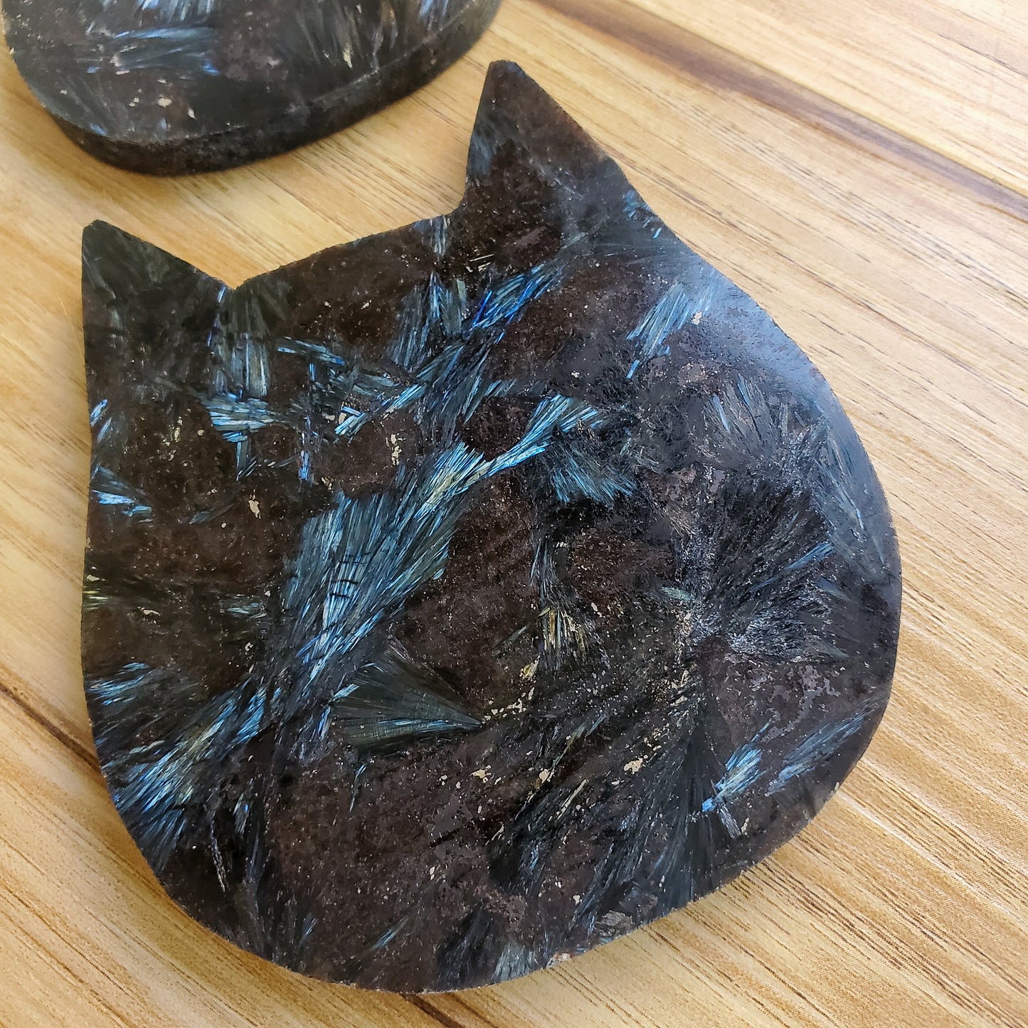 Arfvedsonite Cat shaped plate