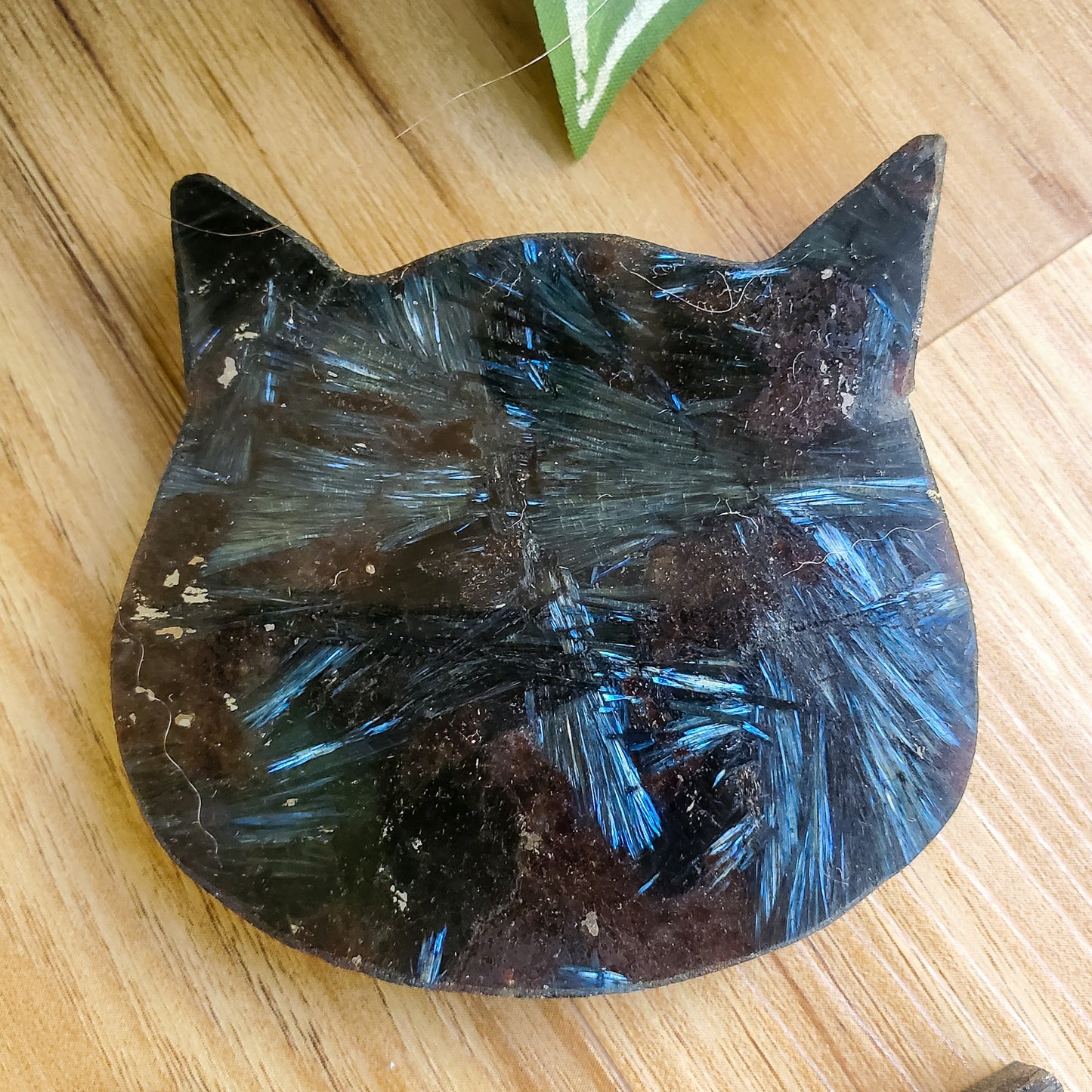 Arfvedsonite Cat shaped plate