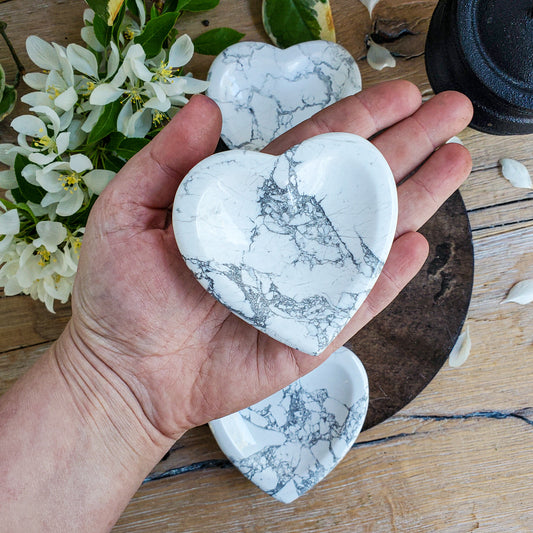 Howlite Heart Bowl