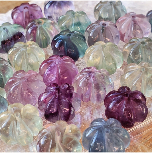 Fluorite pumpkin bead - Carving